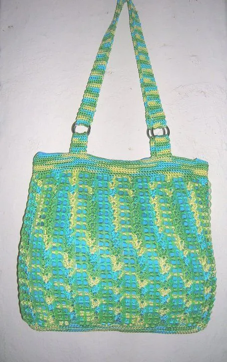 Mis labores en Crochet: Bolsa verde con fichas plasticas Mis labores en Crochet: Bolsa verde con fichas plasticas