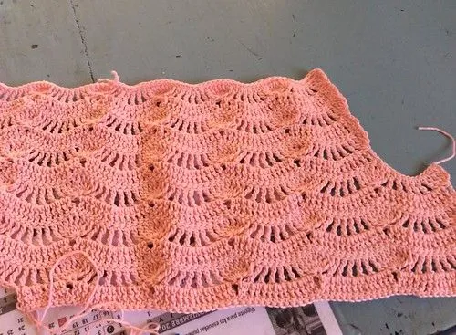 Mis labores en Crochet: Vestido tejido a crochet y falda de tela.