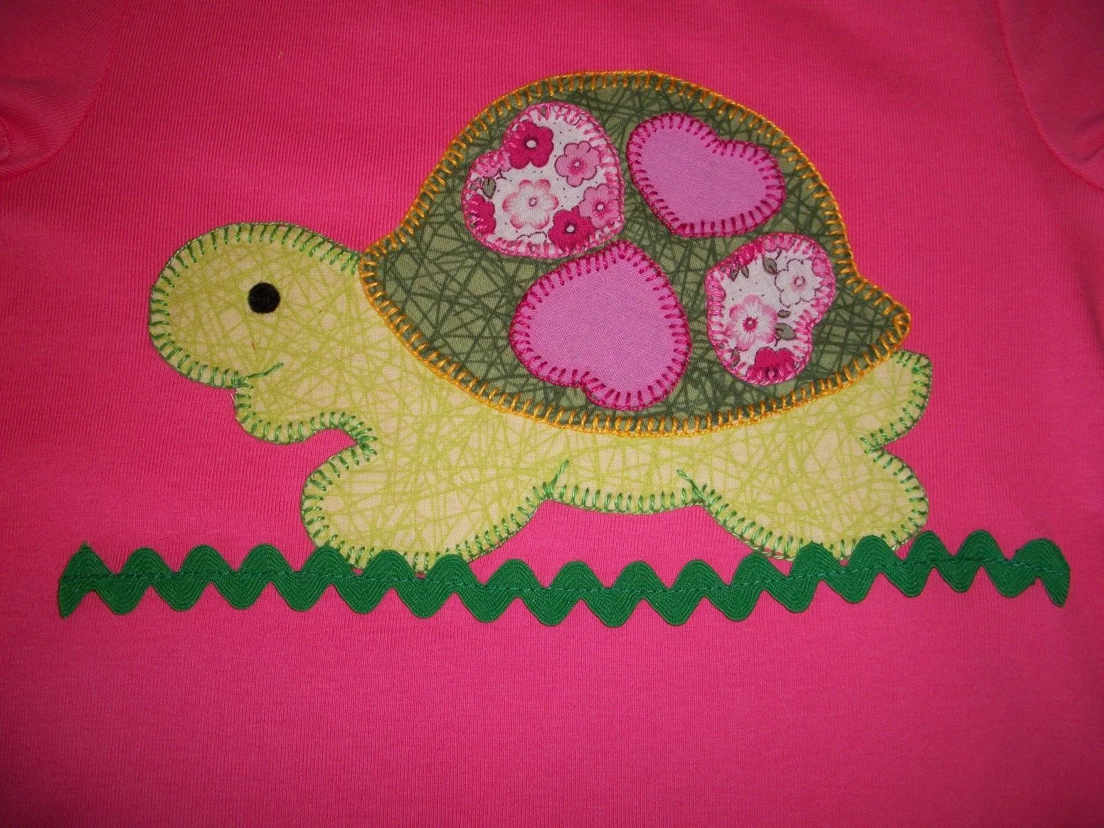 Labores ``El sueño de Maruja´´ : Camiseta con aplicaciones de ... Labores ``El sueño de Maruja´´ : Camiseta con aplicaciones de ...