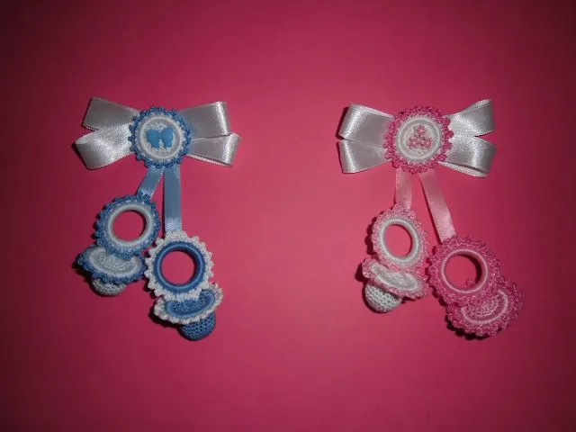 Mis Labores a Mano: Chupetes de ganchillo en pequeño y canastos ...