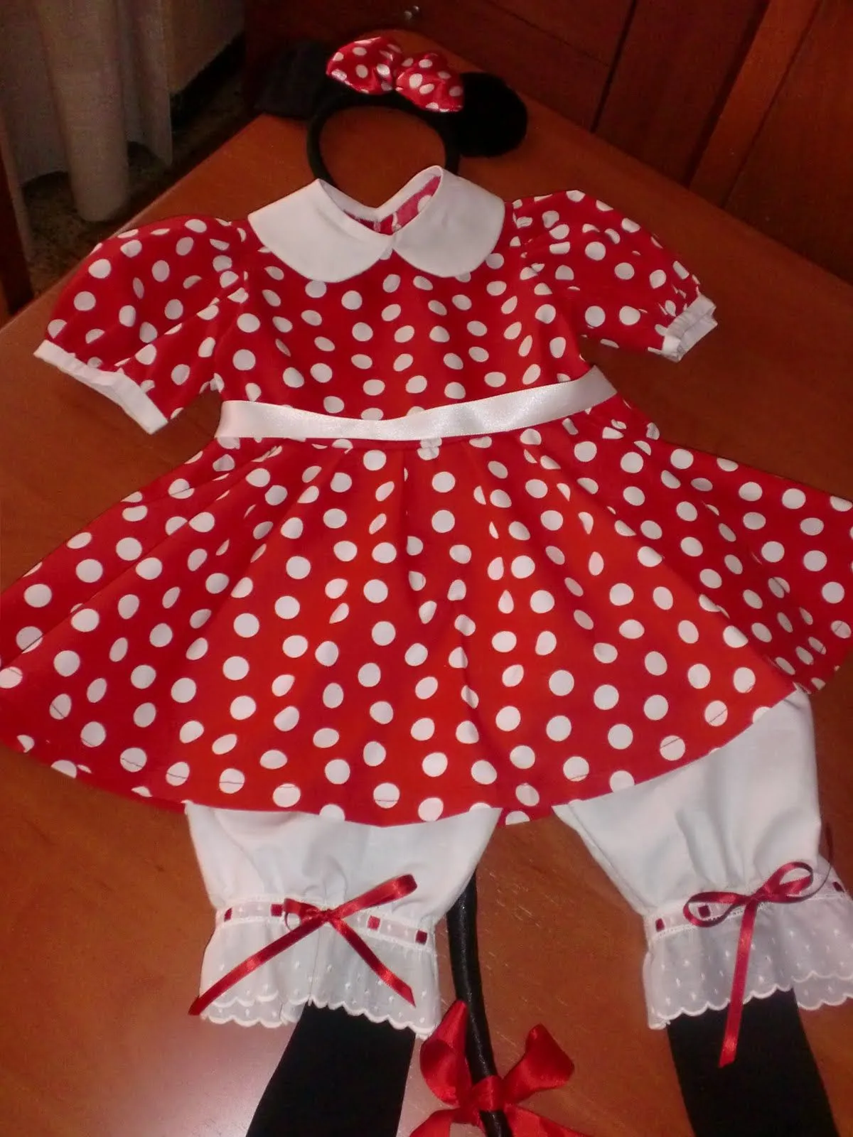 LABORES Y MANUALIDADES: Disfraz de Minnie