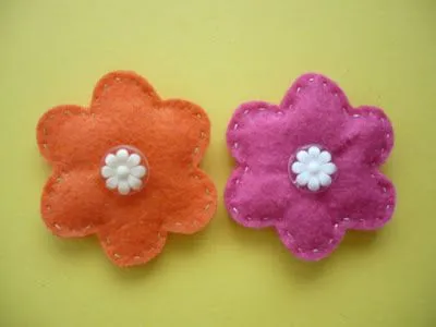 Las Labores de Mari Angeles: Más Broches de Fieltro Las Labores de Mari Angeles: Más Broches de Fieltro