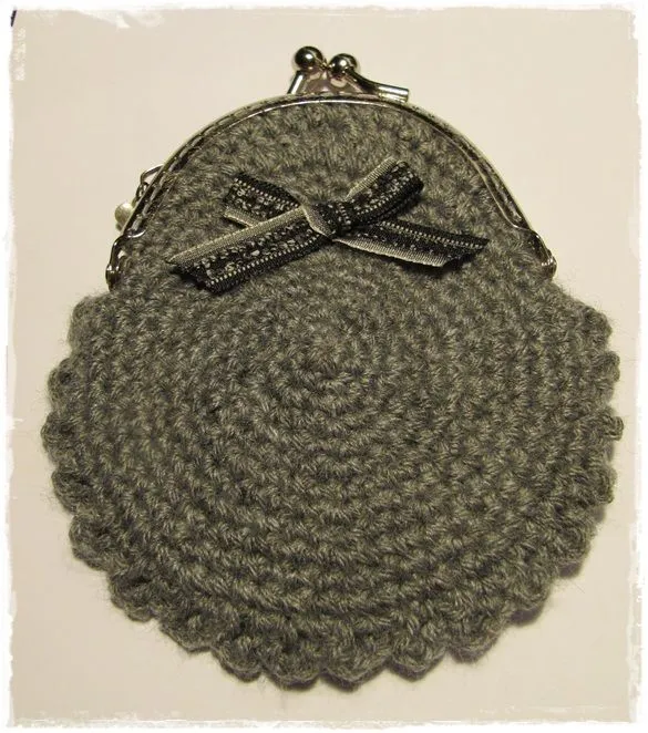 Mis labores de Patchwork...y algo más: Patrón monedero a crochet