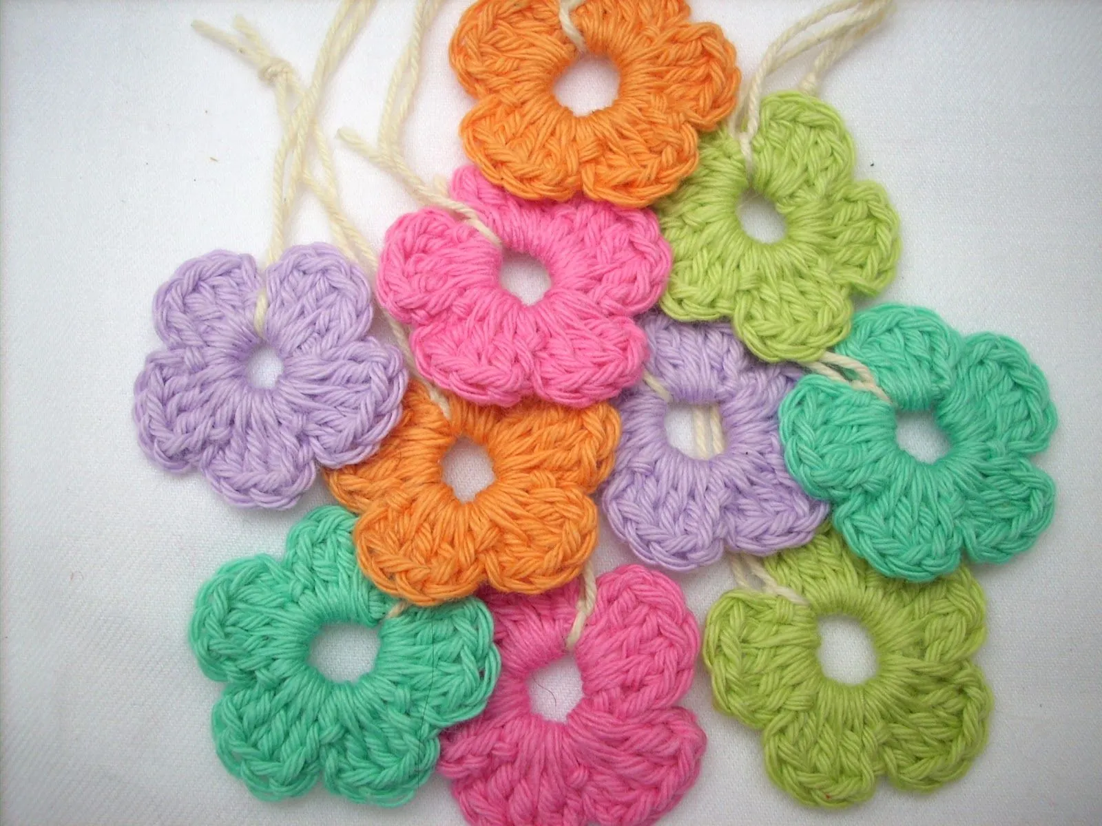 Labores en Red: 1578.- Flores de ganchillo