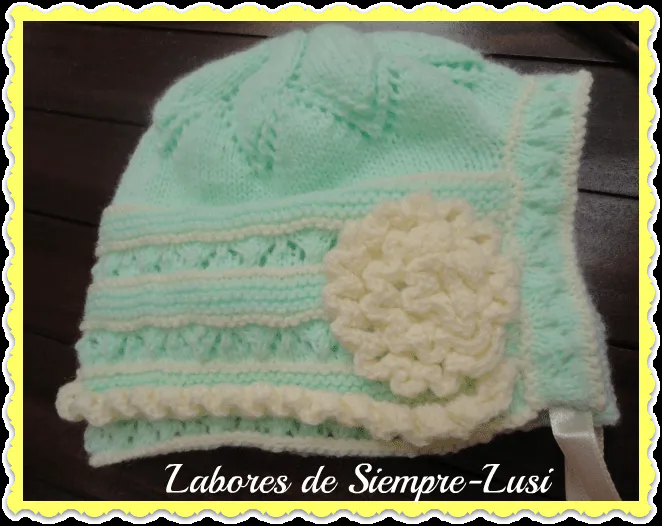 Labores de siempre: Gorrito bebé con Moñas