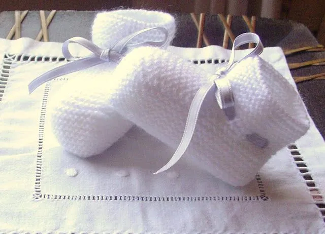 Laetiquetadelana Tutoriales: Patucos para bebe | LABORES Y ...