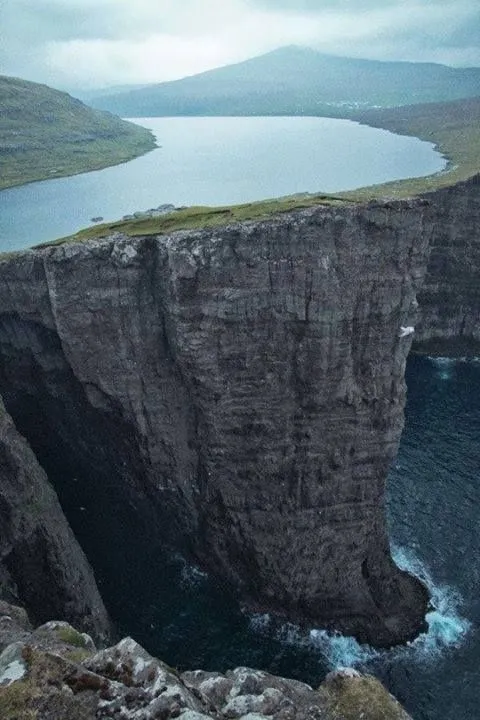 Lago Sorvagsvatn, projetado pela natureza, a maior arquiteta do ...