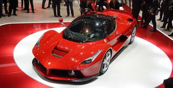 Lamborghini Veneno, Ferrari LAFERRARI y Mclaren P1 , con cual de ... Lamborghini Veneno, Ferrari LAFERRARI y Mclaren P1 , con cual de ...