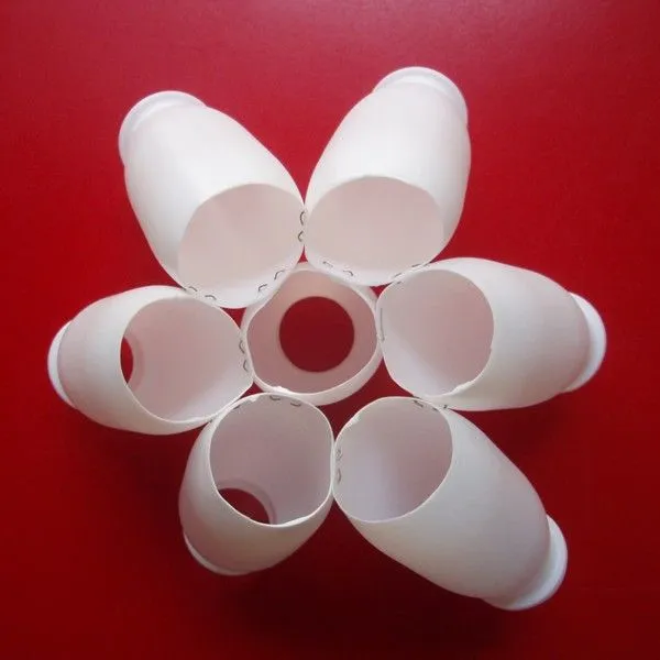 Lampara hecha con material reciclado (Botes de actimel ...