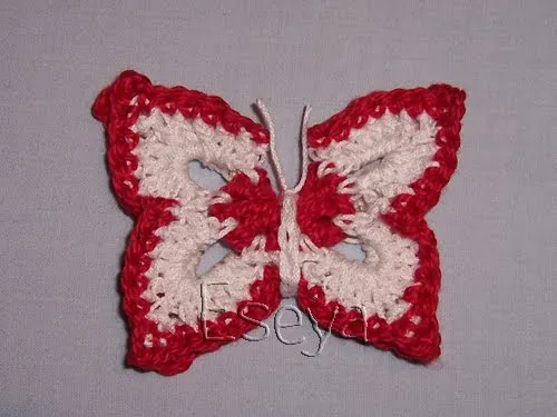 Lanaterapia: De flor a mariposa...la magia del tejido Lanaterapia: De flor a mariposa...la magia del tejido