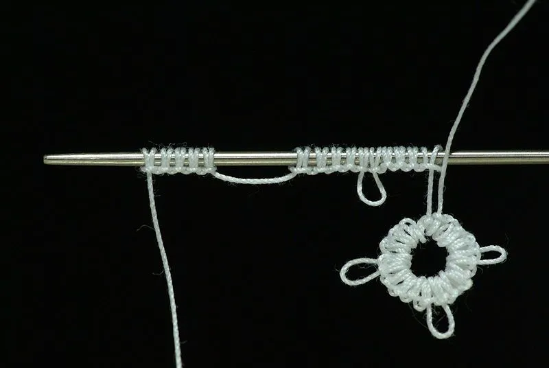 Entre lanzaderas: AGUJA - NEEDLE TATTING