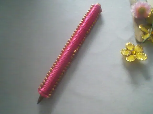Manualidades para hacer en casa: Decorando un lapicero con hilo ...
