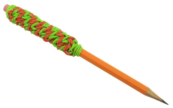 Lápiz decorado con ligas de colores naranja y verde | Pulseras de ... Lápiz decorado con ligas de colores naranja y verde | Pulseras de ...