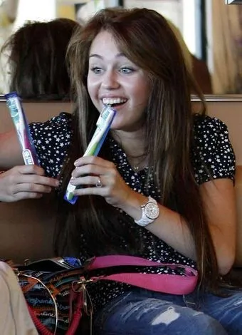 Lass caras mas Feas de Miley Cyrus!!