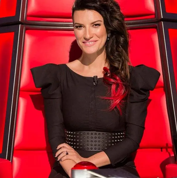 Laura Pausini y sus 'lipstick shoes', porque 'el diablo está en ... Laura Pausini y sus 'lipstick shoes', porque 'el diablo está en ...