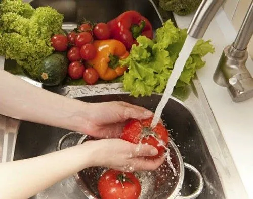 Cómo lavar y desinfectar correctamente verduras y frutas - Mejor ... Cómo lavar y desinfectar correctamente verduras y frutas - Mejor ...