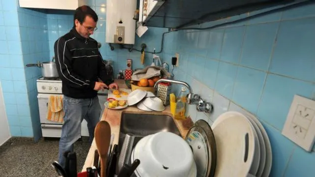 Lavar los platos es de a dos o se acaba el amor - La Gaceta Lavar los platos es de a dos o se acaba el amor - La Gaceta