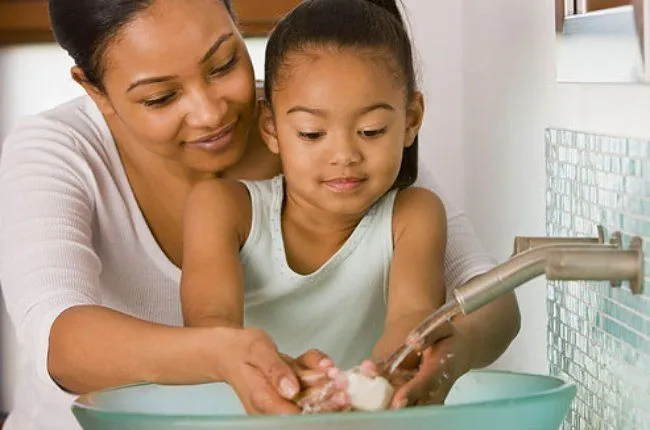 Por qué tienen que lavarse las manos tus hijos? Por qué tienen que lavarse las manos tus hijos?