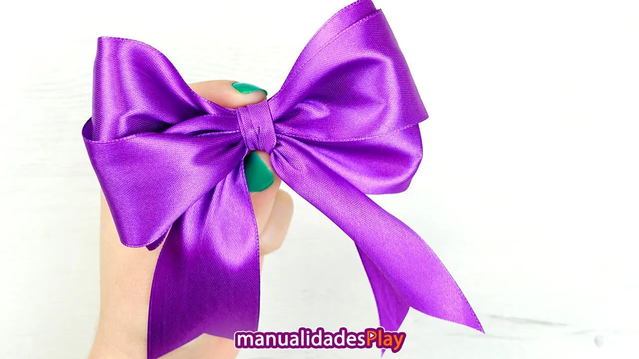 Cómo hacer un LAZO fácil con cinta sin coser - Manualidades Play Cómo hacer un LAZO fácil con cinta sin coser - Manualidades Play
