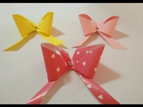 Cómo hacer un lazo de papel para envolver regalos de forma ... Cómo hacer un lazo de papel para envolver regalos de forma ...