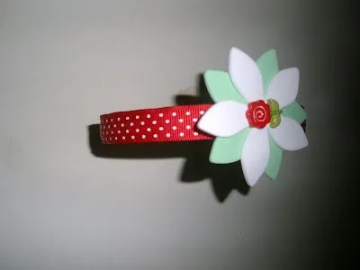 ... de puntitos blancos, con flor en foami, y boton en pasta en forma de ... de puntitos blancos, con flor en foami, y boton en pasta en forma de