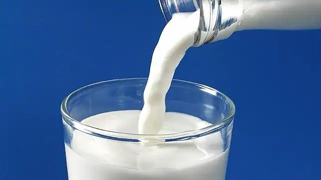 La leche arrojada por el fregadero, tan contaminante como miles de ... La leche arrojada por el fregadero, tan contaminante como miles de ...