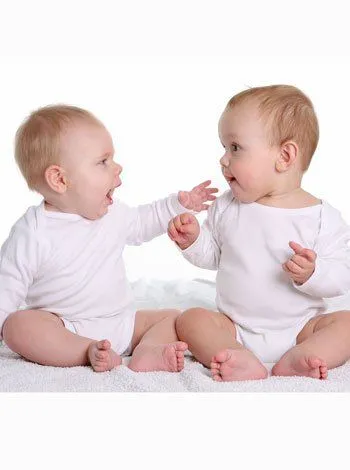 El lenguaje del bebé: del balbuceo a las primeras palabras