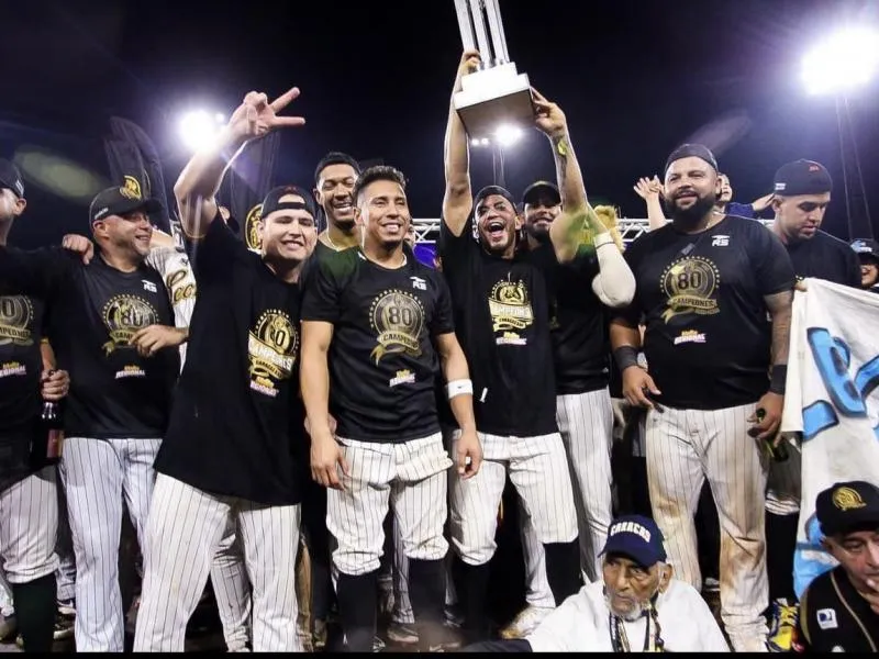 Leones del Caracas celebran la temporada del béisbol de Venezuela Leones del Caracas celebran la temporada del béisbol de Venezuela
