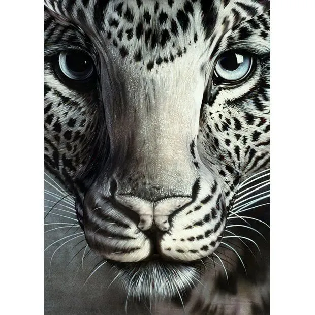 Leopardo y cuerpo de mujer. | Henrys Batista Leopardo y cuerpo de mujer. | Henrys Batista