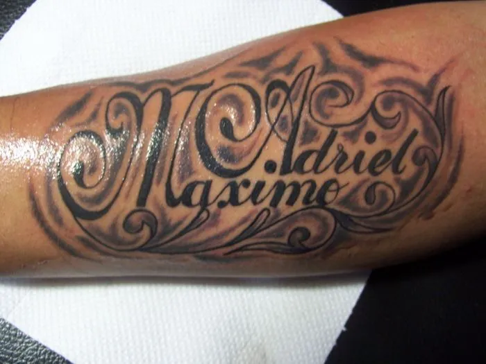 Letras cursivas con sombras y fileteados | Molina Tattoo Letras cursivas con sombras y fileteados | Molina Tattoo