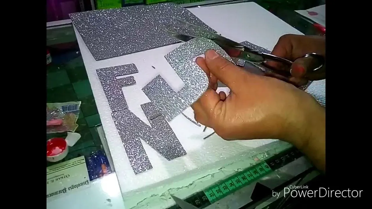 COMO HACER LETRAS CON FOMI DIAMANTADO - YouTube COMO HACER LETRAS CON FOMI DIAMANTADO - YouTube