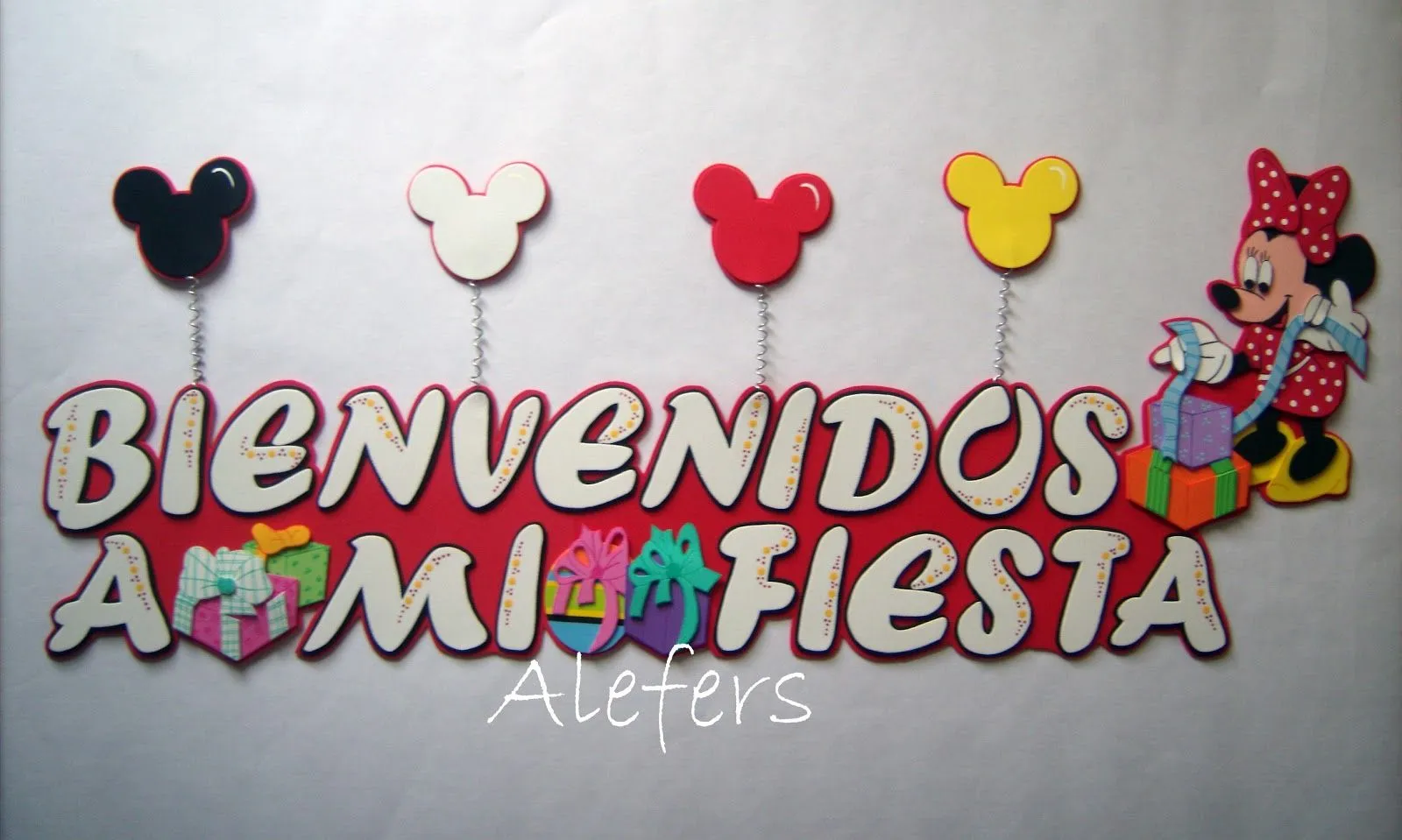 Letrero en foami, para cumpleaños de Minnie Mouse