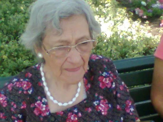 Leyendas Cuentos Poemas » Cuento Infantil- La Abuelita Leyendas Cuentos Poemas » Cuento Infantil- La Abuelita