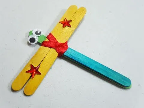 Como hacer una libélula con palitos de paleta - YouTube Como hacer una libélula con palitos de paleta - YouTube