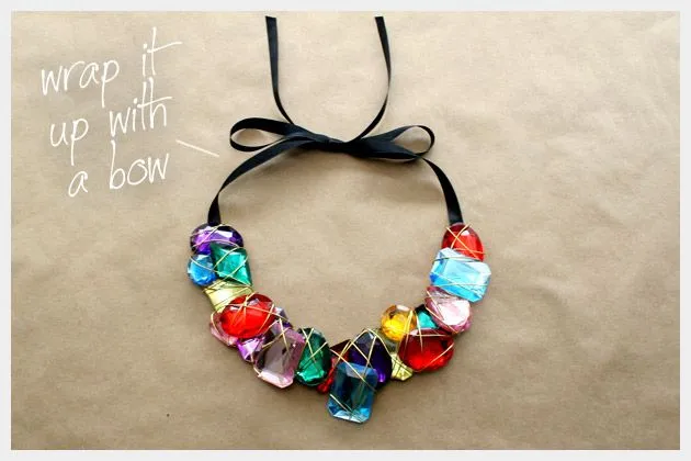 Tiempo libre, crea tu propio collar de pedrería | 4LittleDots Tiempo libre, crea tu propio collar de pedrería | 4LittleDots