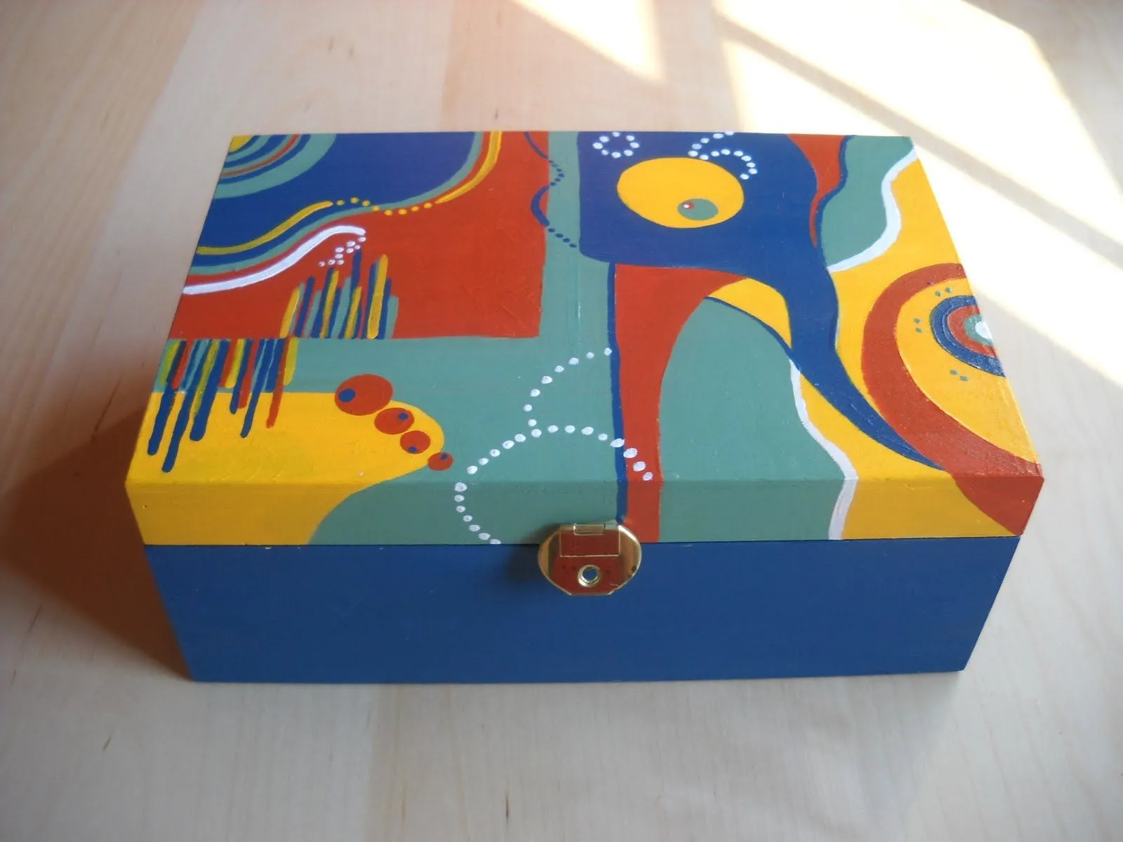 Lila Garabato: caja para capturar elefantes voladores Lila Garabato: caja para capturar elefantes voladores