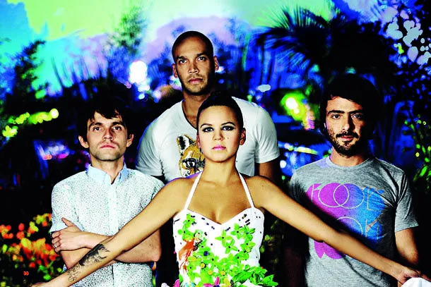 LILIANA SAUMET DE BOMBA ESTéREO ES LAVA HIRVIENDO | CLUB DE DISCOS LILIANA SAUMET DE BOMBA ESTéREO ES LAVA HIRVIENDO | CLUB DE DISCOS