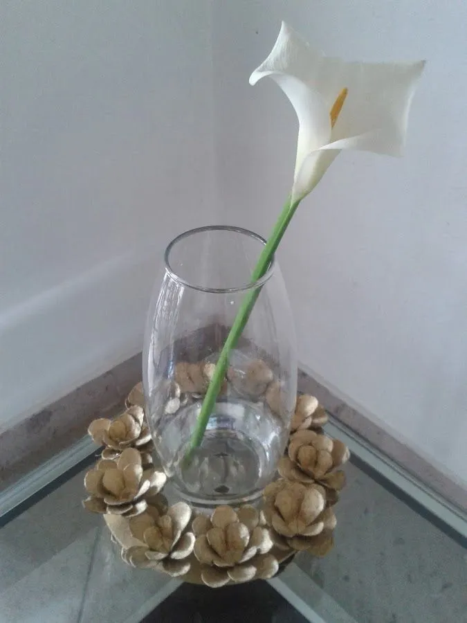 Linda base para florero con cartón de huevo | Manualidades Linda base para florero con cartón de huevo | Manualidades