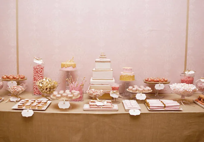 Lindas decoraciones para la mesa de postres de tu boda 2013