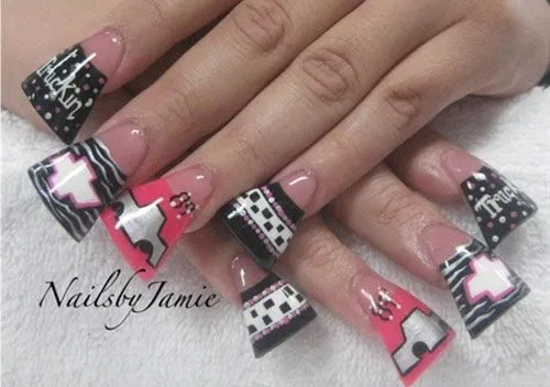Lindisima Blog: Diseños de uñas con punta de abanico o patas de pato Lindisima Blog: Diseños de uñas con punta de abanico o patas de pato