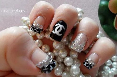 Lindisima Blog: El logo de Chanel en las uñas Lindisima Blog: El logo de Chanel en las uñas