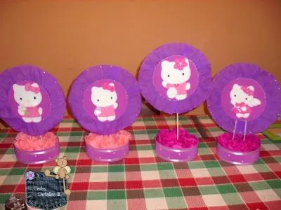 lindos detalles: centros de mesa de hello kitty...