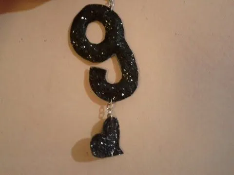 llavero o colgante para celular con letra - YouTube llavero o colgante para celular con letra - YouTube