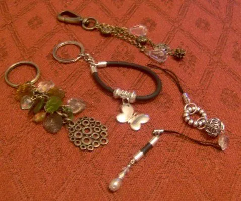 LLAVEROS Y CUELGA MÓVILES CON ESTILO PROPIO | Anillos, pendientes ... LLAVEROS Y CUELGA MÓVILES CON ESTILO PROPIO | Anillos, pendientes ...