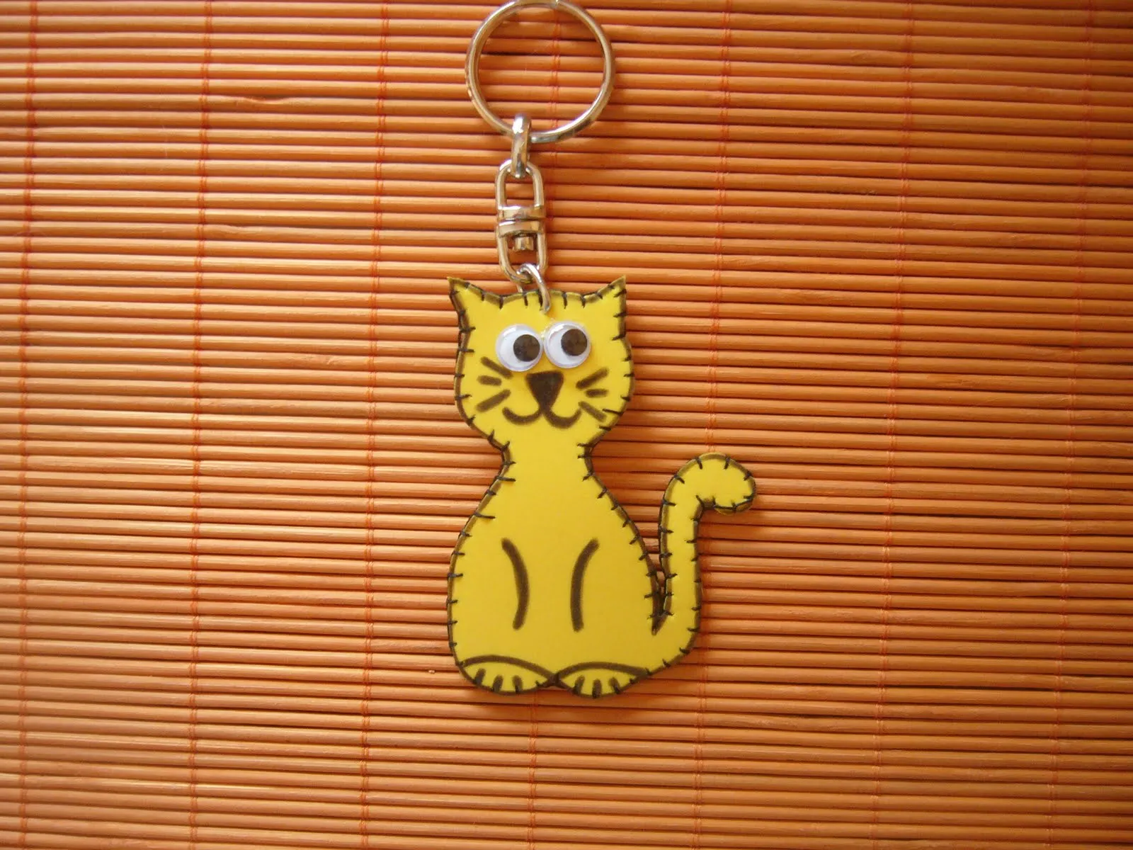 Llaveros Goma Eva - Broches de fieltro Cuatro Gatos Llaveros Goma Eva - Broches de fieltro Cuatro Gatos