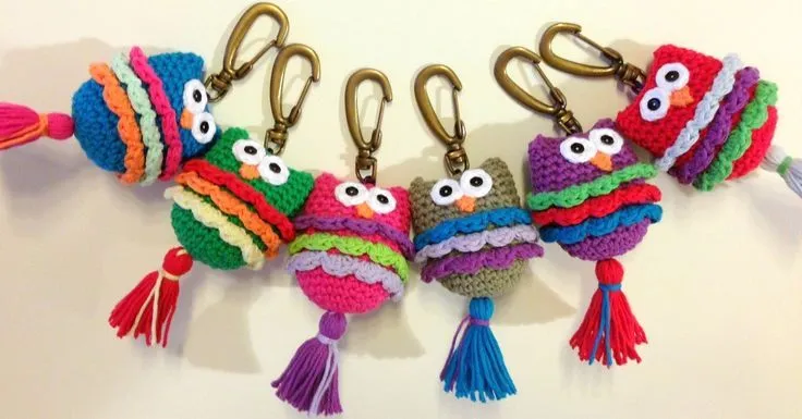 LLAVEROS TEJIDOS A MANO, $60 en http://ofeliafeliz.com.ar ... LLAVEROS TEJIDOS A MANO, $60 en http://ofeliafeliz.com.ar ...