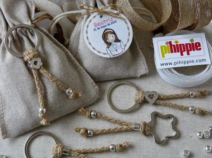 Llaveros de yute trenzado
Llaveros hechos a mano con abalorios y yute trenzado.Se entregan con bolsita de lino con etiqueta personalizada.Pedido mínimo 5 unidades con etiqueta personalizada.
Sin etiqueta personalizada se venden por unidades.
Precio 5 € Llaveros de yute trenzado
Llaveros hechos a mano con abalorios y yute trenzado.Se entregan con bolsita de lino con etiqueta personalizada.Pedido mínimo 5 unidades con etiqueta personalizada.
Sin etiqueta personalizada se venden por unidades.
Precio 5 €
