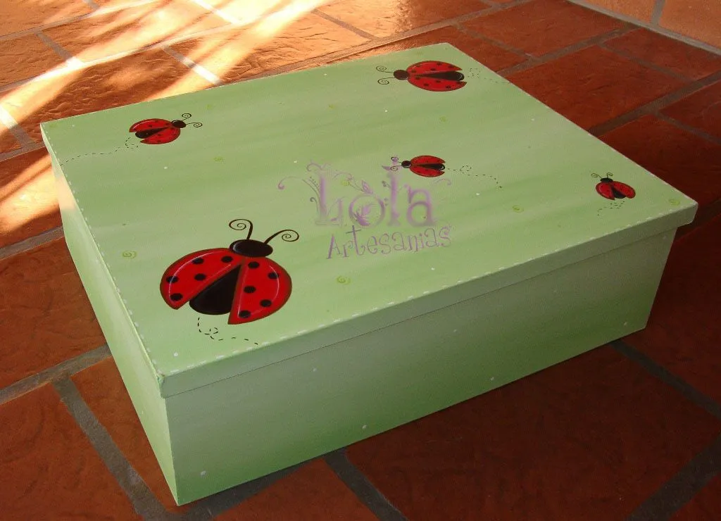 Lola Artesanías: Escalera y caja con vaquitas de San Antonio Lola Artesanías: Escalera y caja con vaquitas de San Antonio