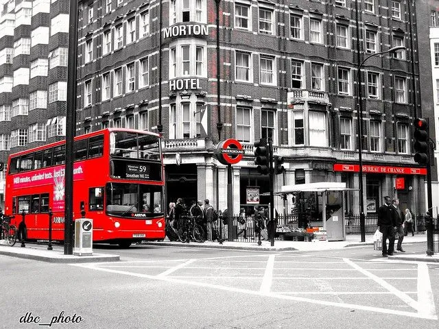 Londres en blanco, rojo y negro | Diario de un trotamundos Londres en blanco, rojo y negro | Diario de un trotamundos