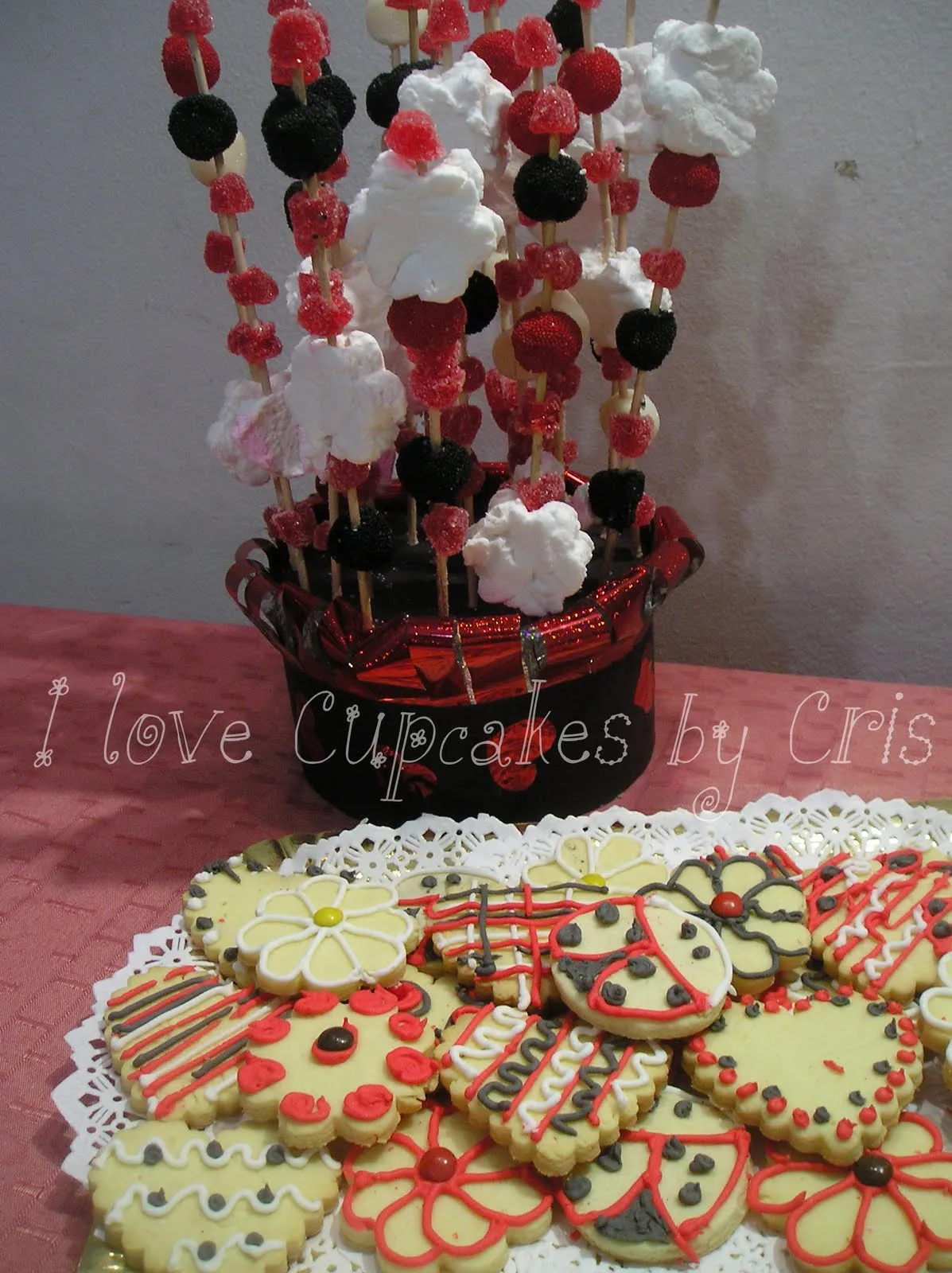 I love Cupcakes: Mesa Dulce Temática: Vaquita de San Antonio I love Cupcakes: Mesa Dulce Temática: Vaquita de San Antonio